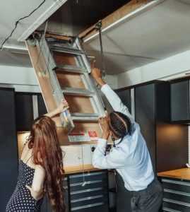 Home Hoogwaardig vloerluik op maat met transparante glazen opening en roestvrije stalen frame